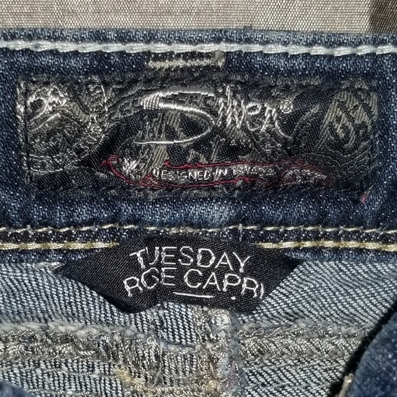 Silver Tuesday Rose Capri Distressed Jeans Label Reads Size 25 - Picture 16 of 16